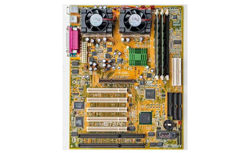 Nostalgia PC 2000-an: 5 Brand Komputer Populer yang Kini Tinggal Kenangan! abit motherboard feat